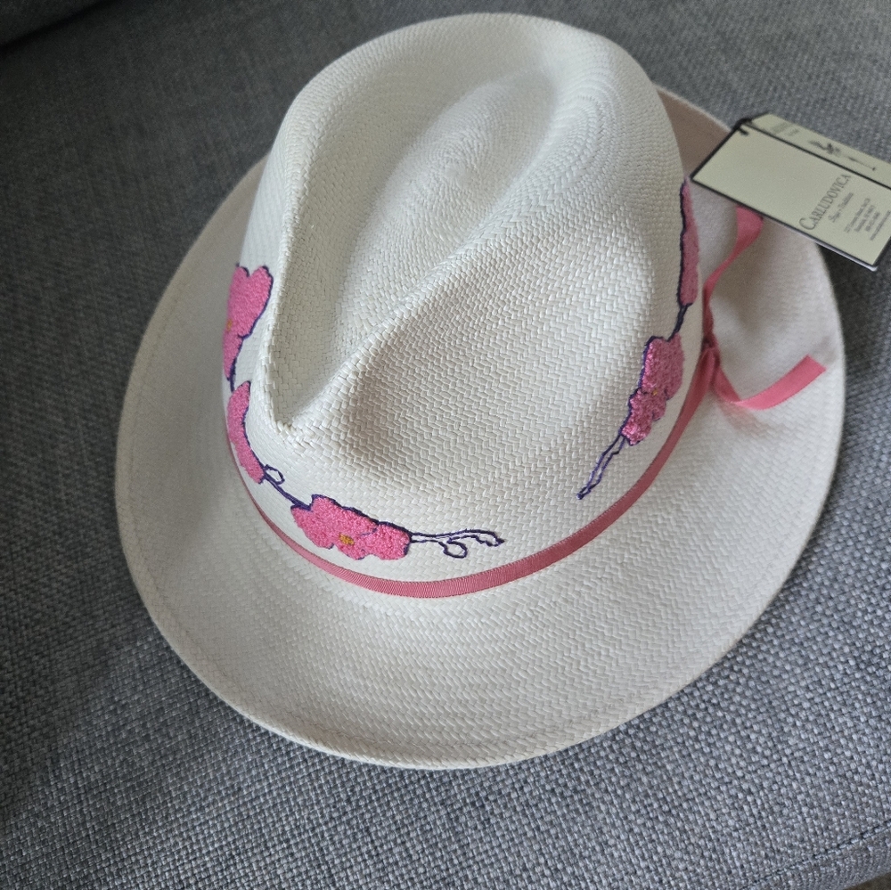 Beautiful Panama hat from Carludovica in Honolulu. New in box.